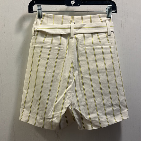 BANANA REPUBLIC NWT Paper-bag Linen Blend Shorts. Cream w/vertical stripes SZ 6 - Picture 2 of 6